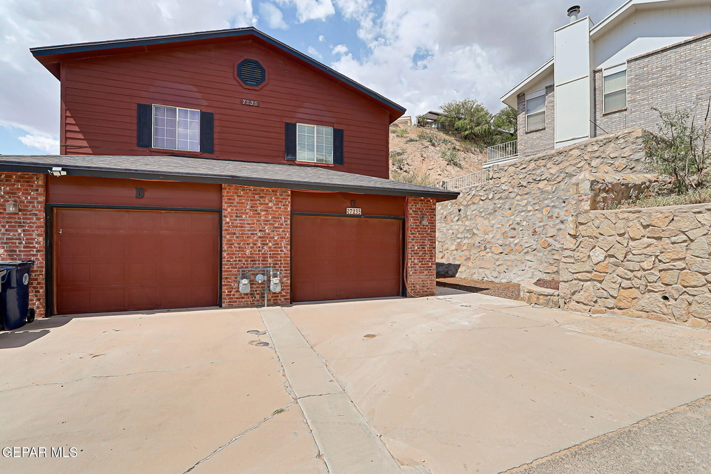 7235 Royal Arms Drive - Photo 0