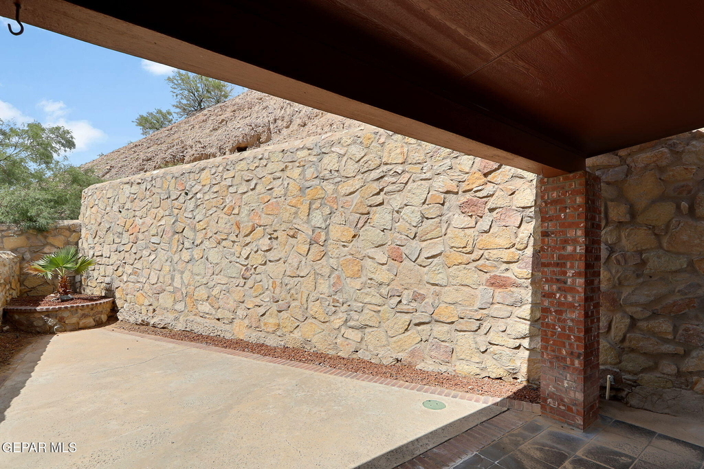 7235 Royal Arms Drive - Photo 31