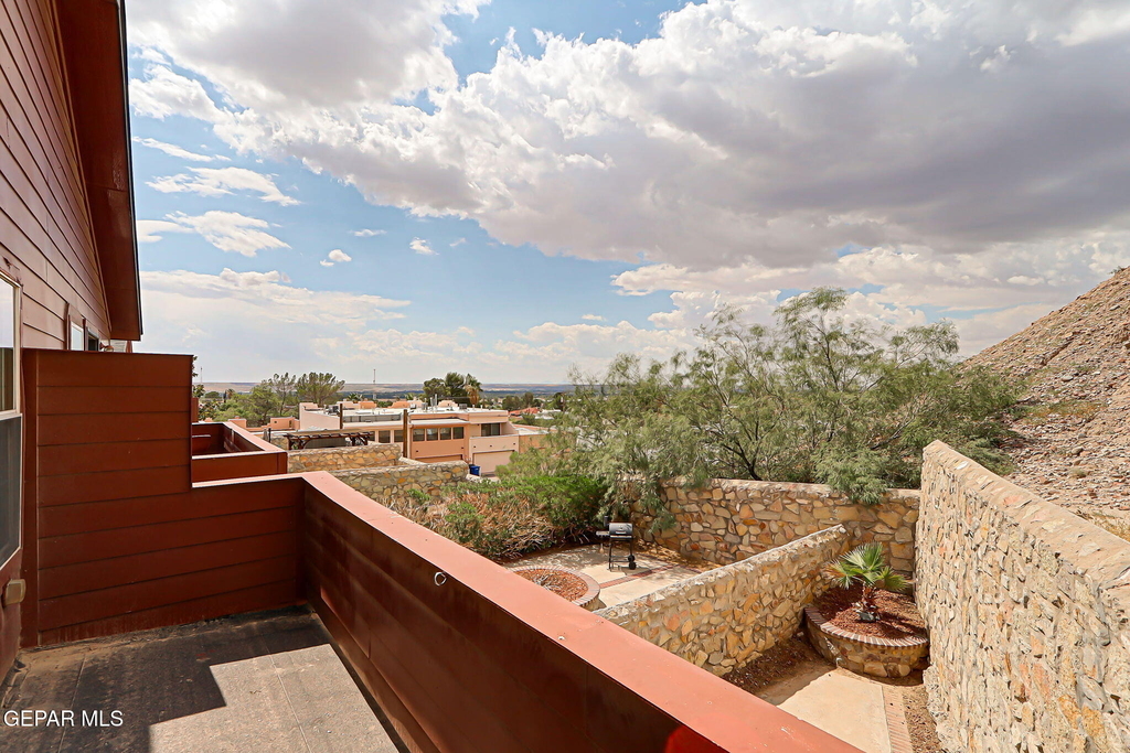 7235 Royal Arms Drive - Photo 30
