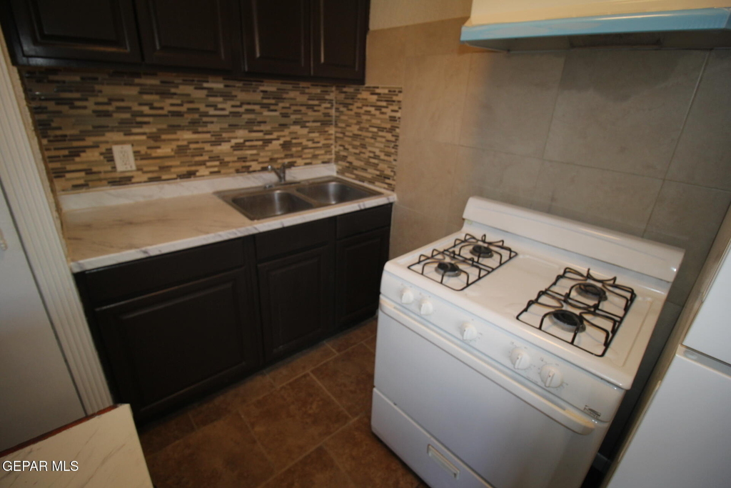 8903 Old County Road - Photo 6