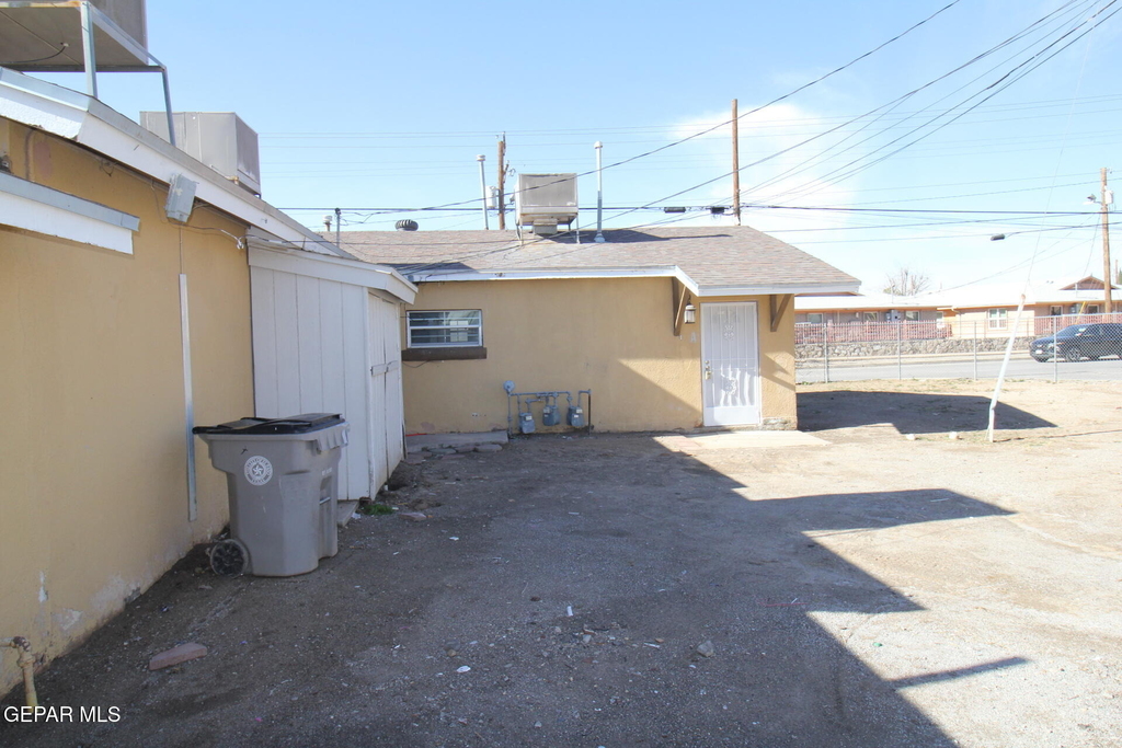 8903 Old County Road - Photo 0