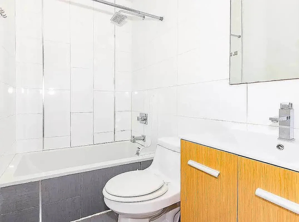 1072 Bergen Street - Photo 3