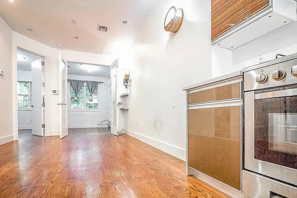 1072 Bergen Street - Photo 0