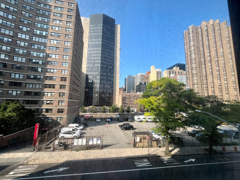236 East 36th Street - Photo 3