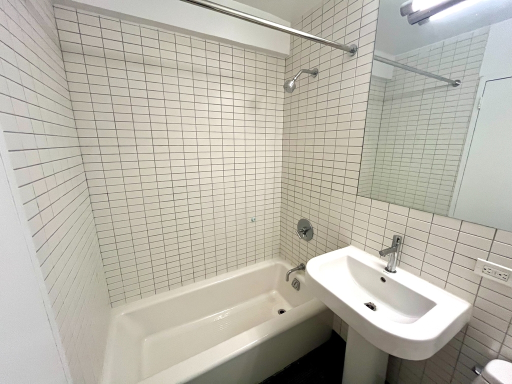 222 East 39th Street - Photo 2