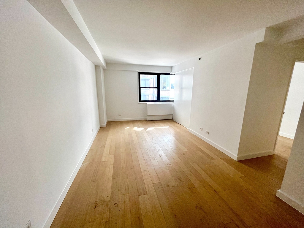 222 East 39th Street - Photo 0