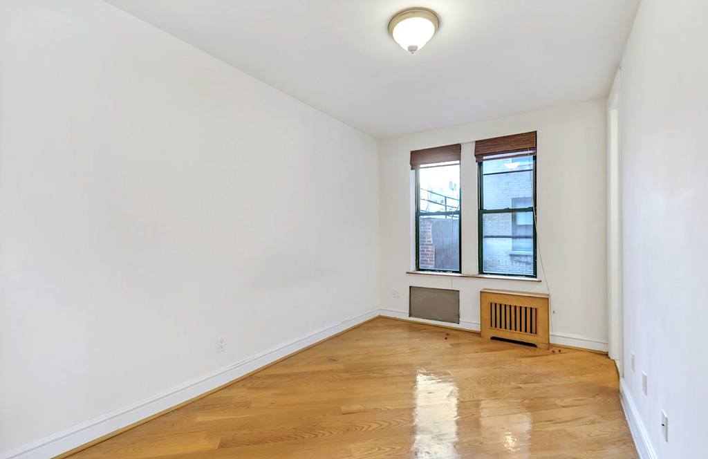 East 70th Street - Photo 4