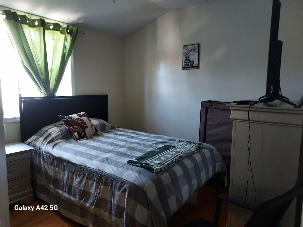 East 37th Street - Photo 2