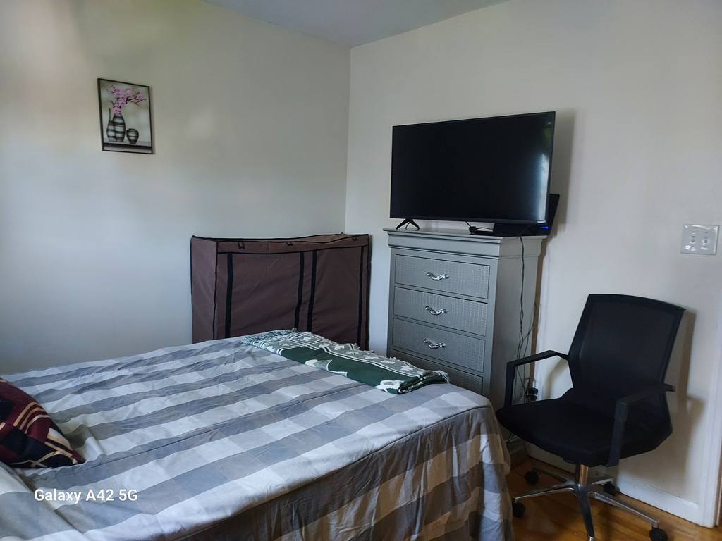 East 37th Street - Photo 3