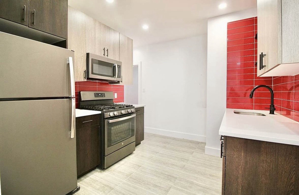 279 Kosciuszko Street - Photo 0