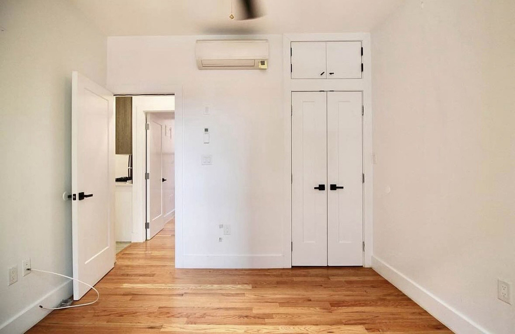 279 Kosciuszko Street - Photo 3