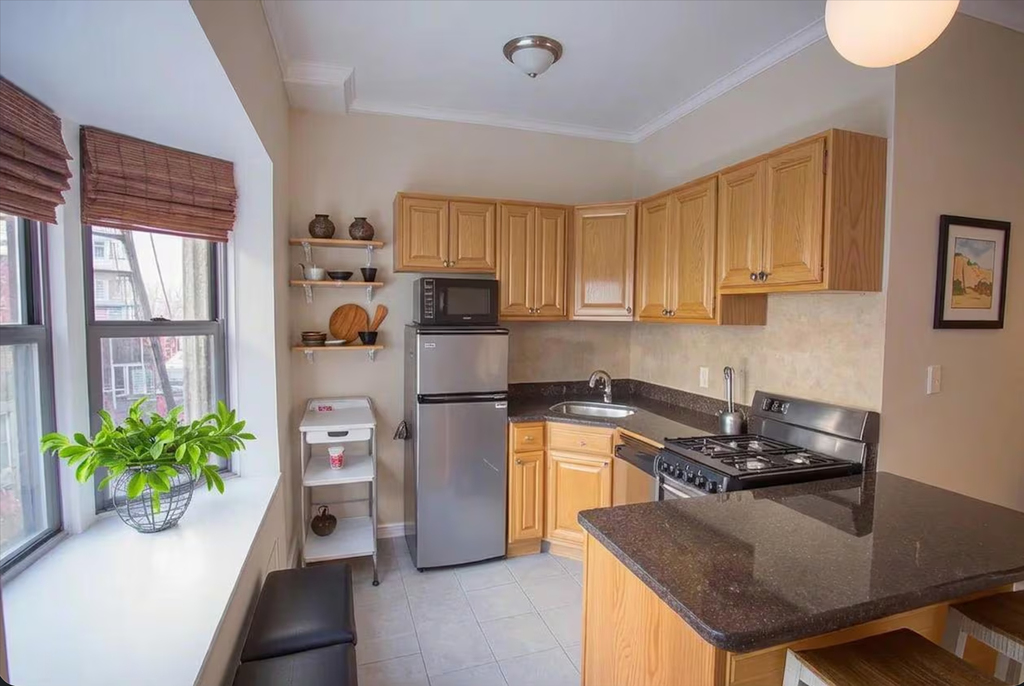 East 35th Street / 3rd Ave - Photo 0