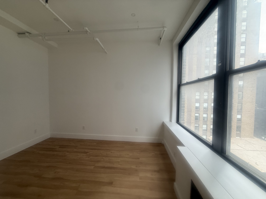 248 West 35th Street - Photo 3