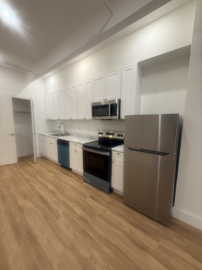 248 West 35th Street - Photo 5