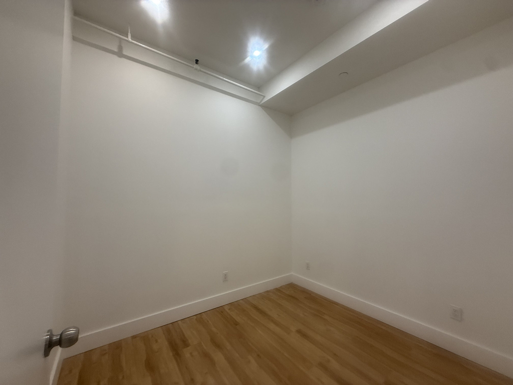 248 West 35th Street - Photo 6