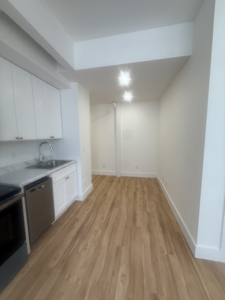 248 West 35th Street - Photo 6