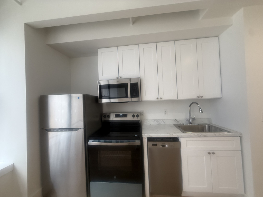 248 West 35th Street - Photo 7