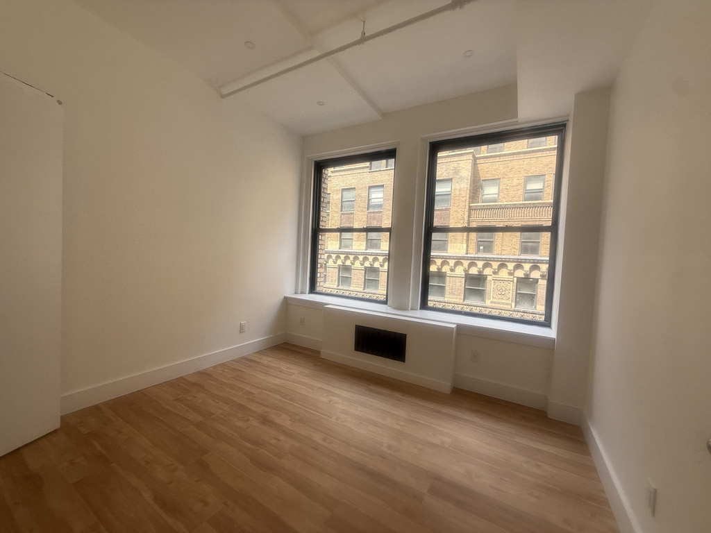248 West 35th Street - Photo 5