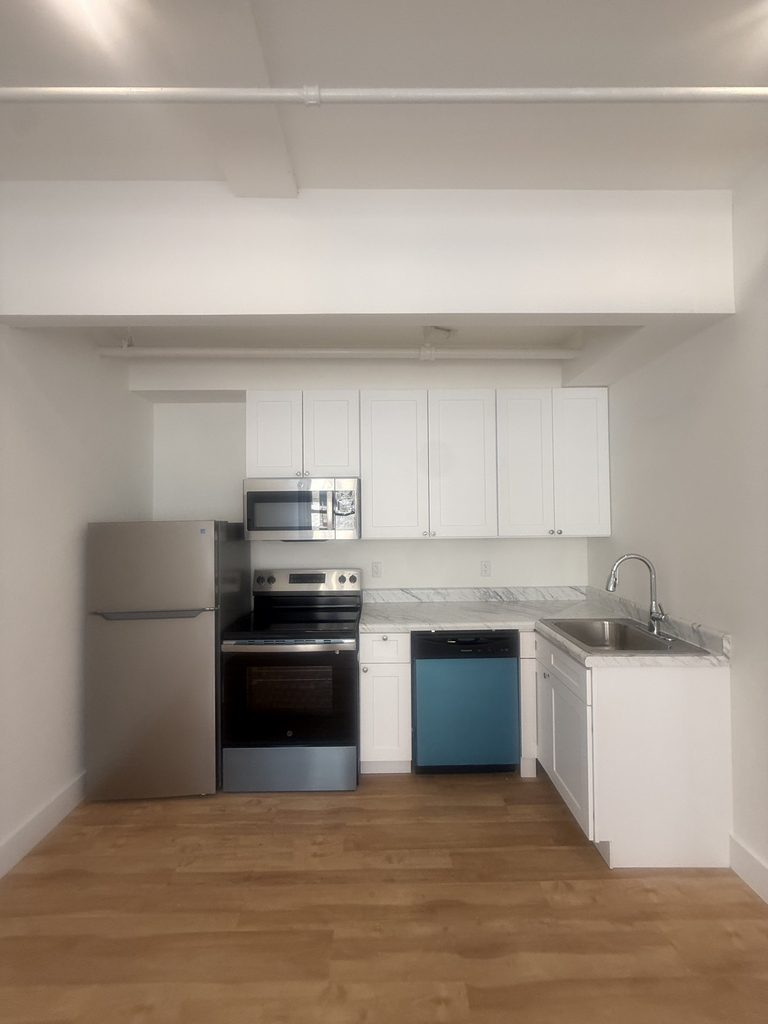 248 West 35th Street - Photo 3