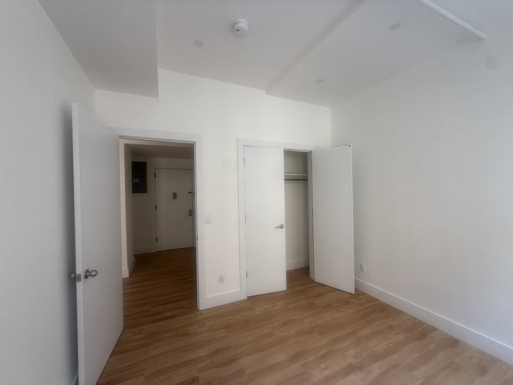 248 West 35th Street - Photo 6