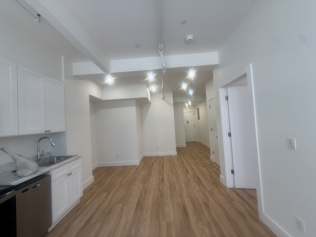 248 West 35th Street - Photo 9