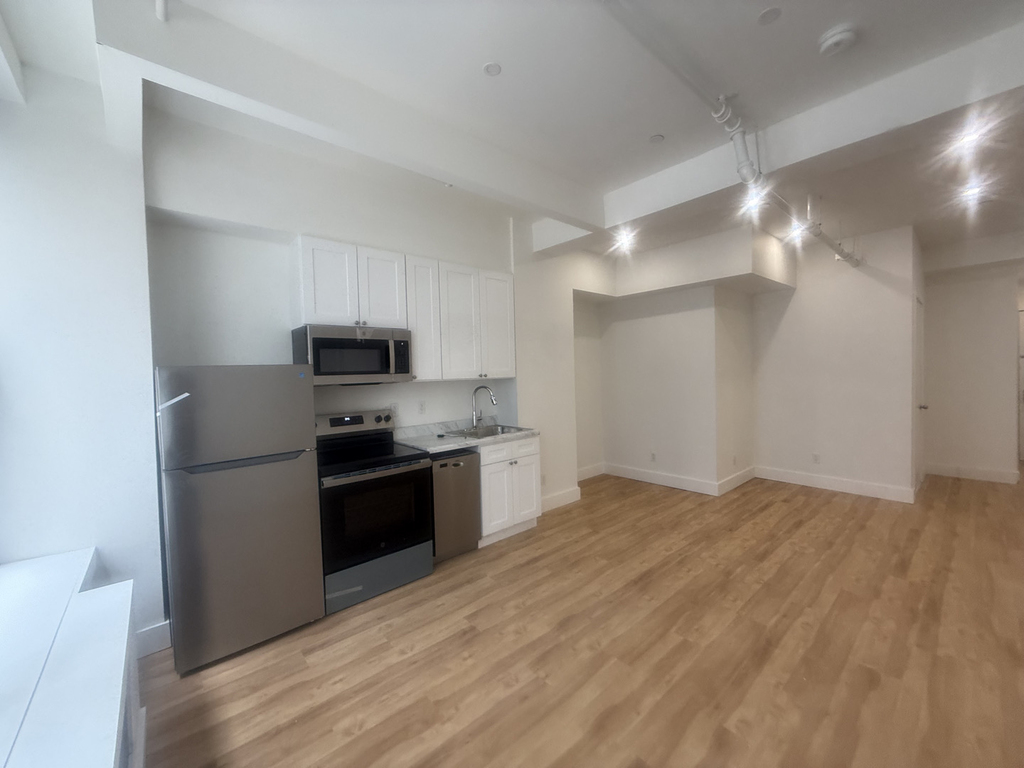 248 West 35th Street - Photo 10