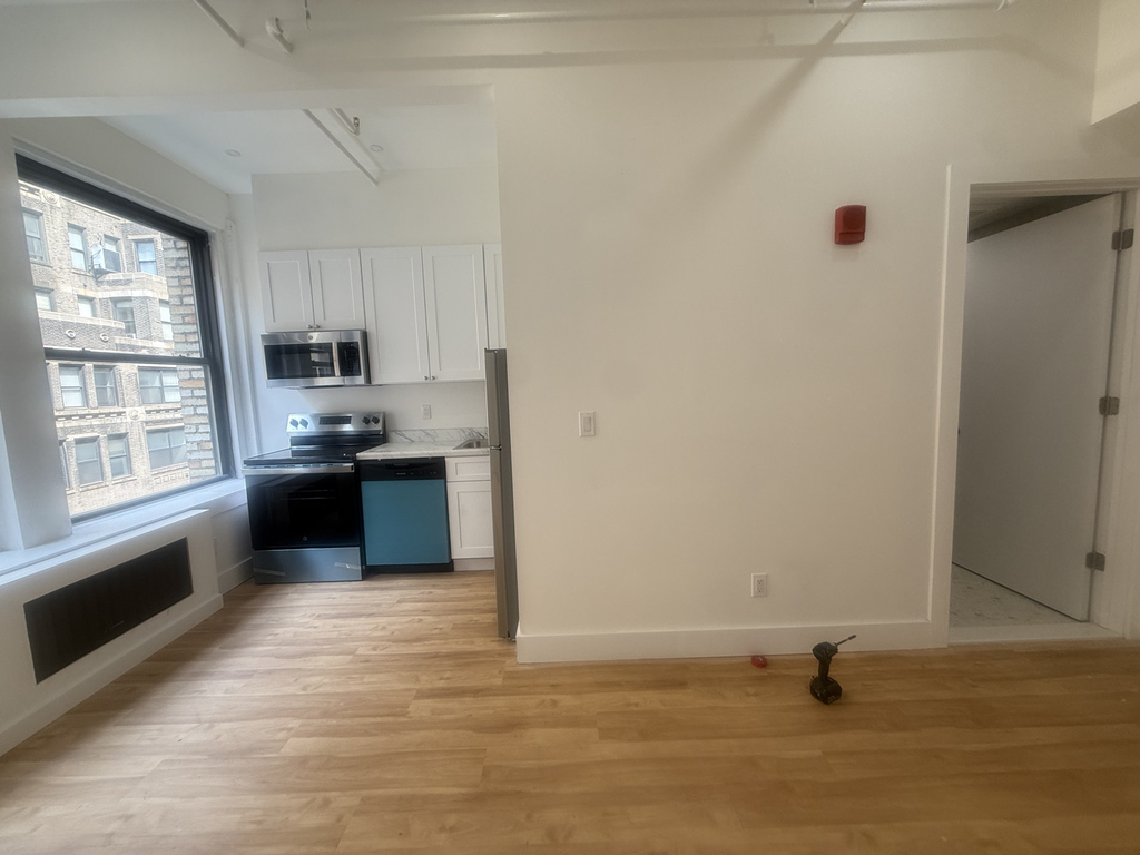 248 West 35th Street - Photo 4