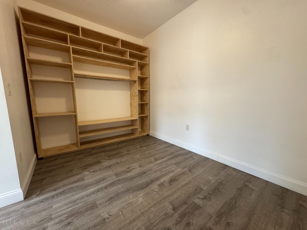 56-56 Myrtle Avenue - Photo 4
