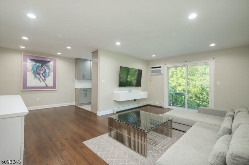 320 South - Photo 4