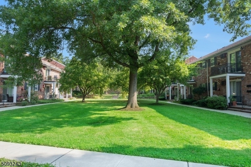 320 South - Photo 16