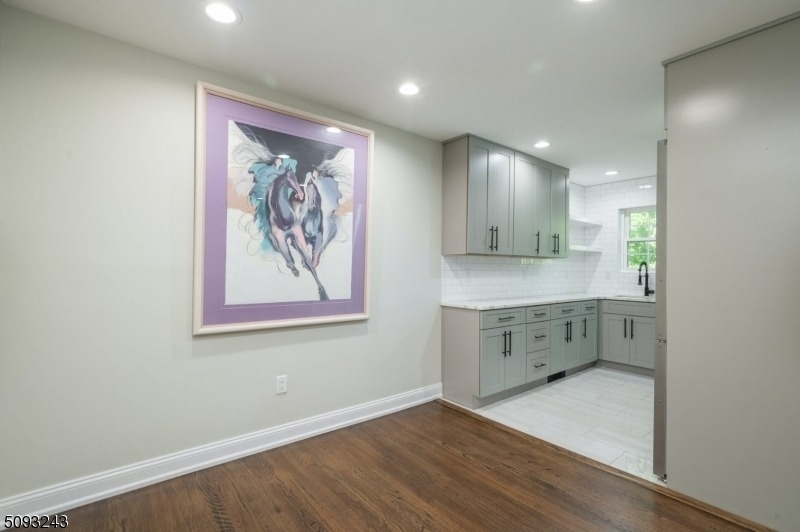 320 South - Photo 6