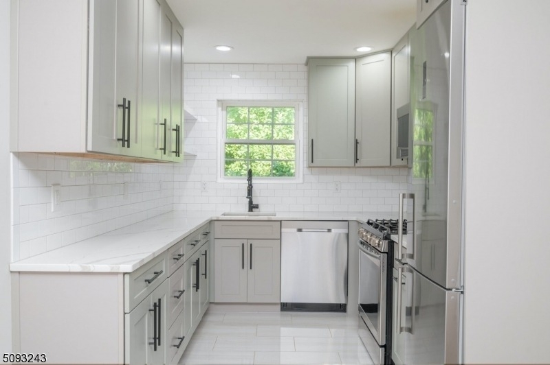 320 South - Photo 8