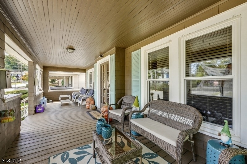 8 Oak Grove Rd - Photo 1