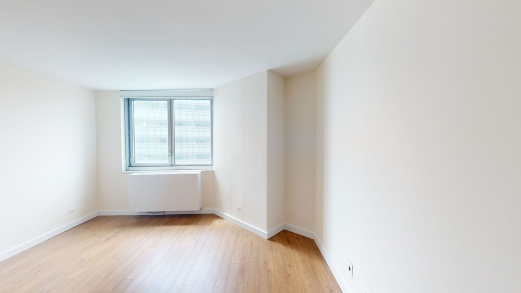 401 E 34th St - Photo 3