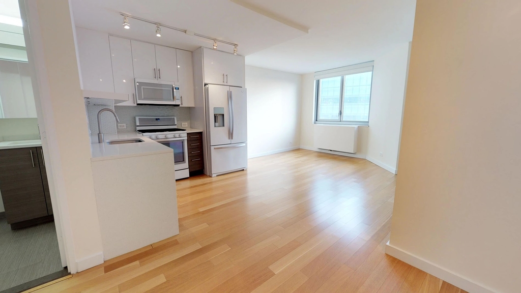 401 E 34th St - Photo 2