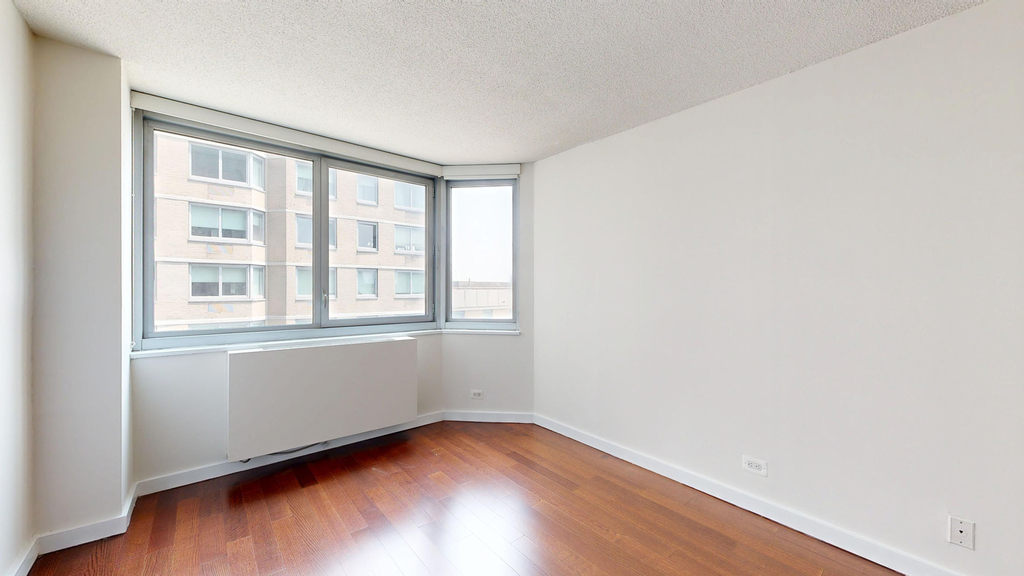 401 E 34th St - Photo 3