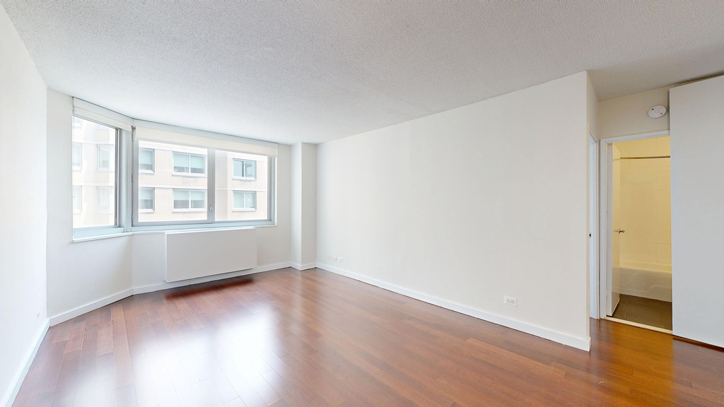 401 E 34th St - Photo 2