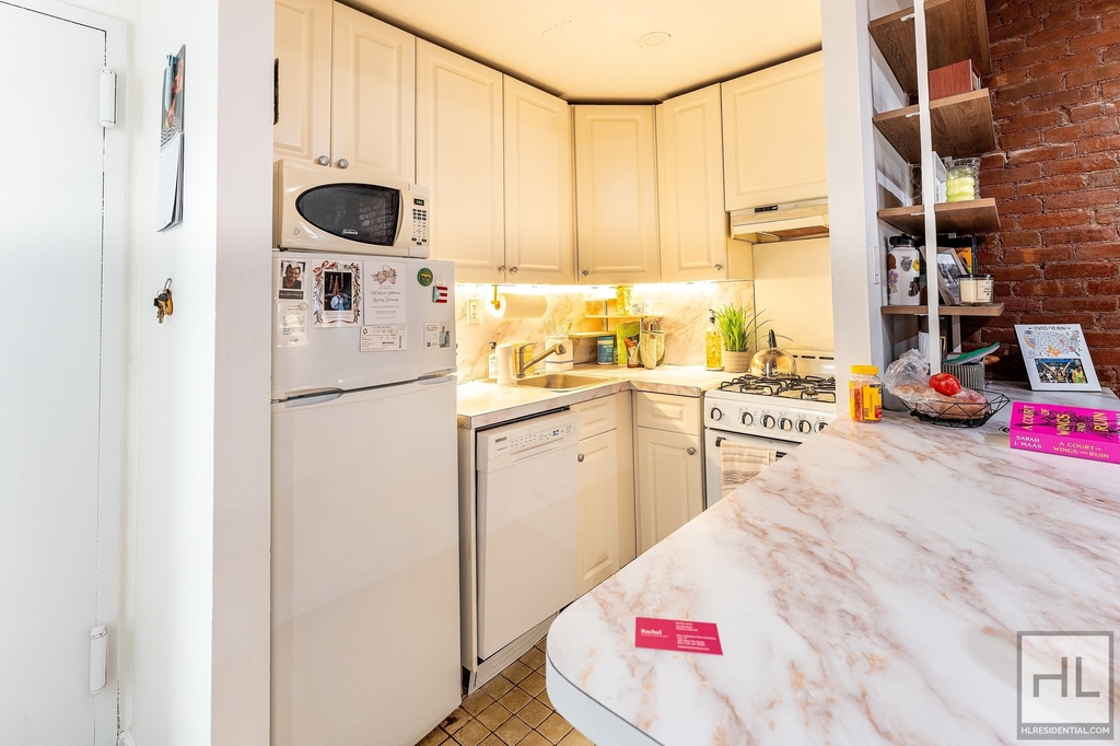 West 82 Street - Photo 4
