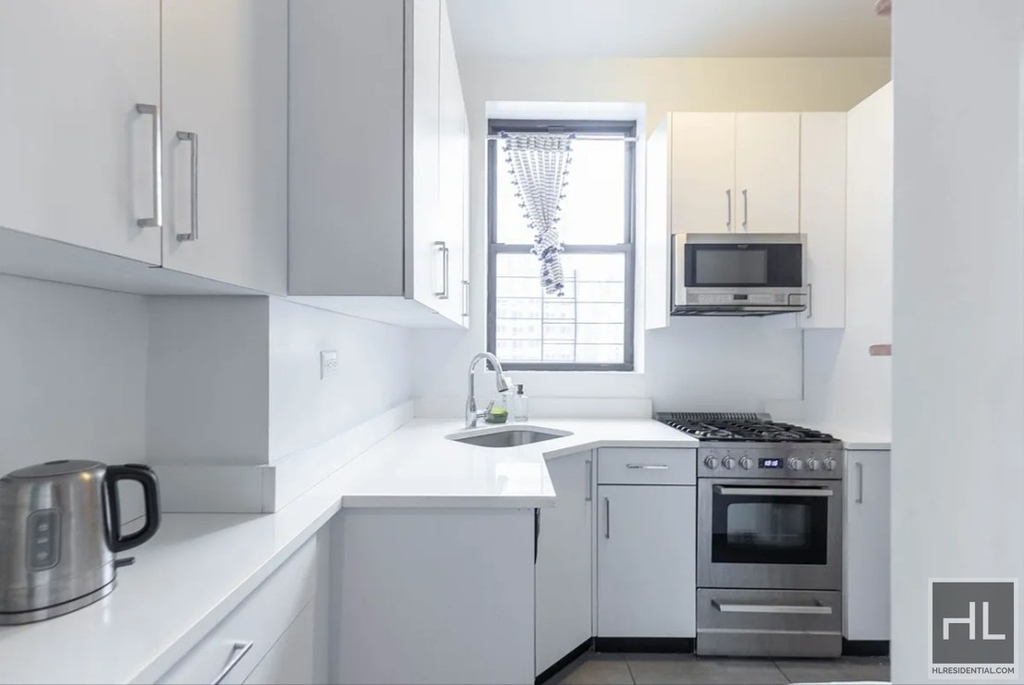 West 72 Street - Photo 4