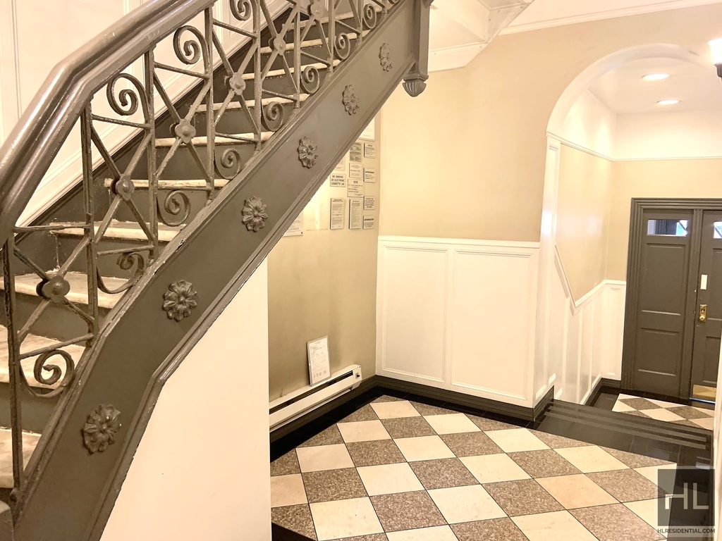 West 73 Street - Photo 7