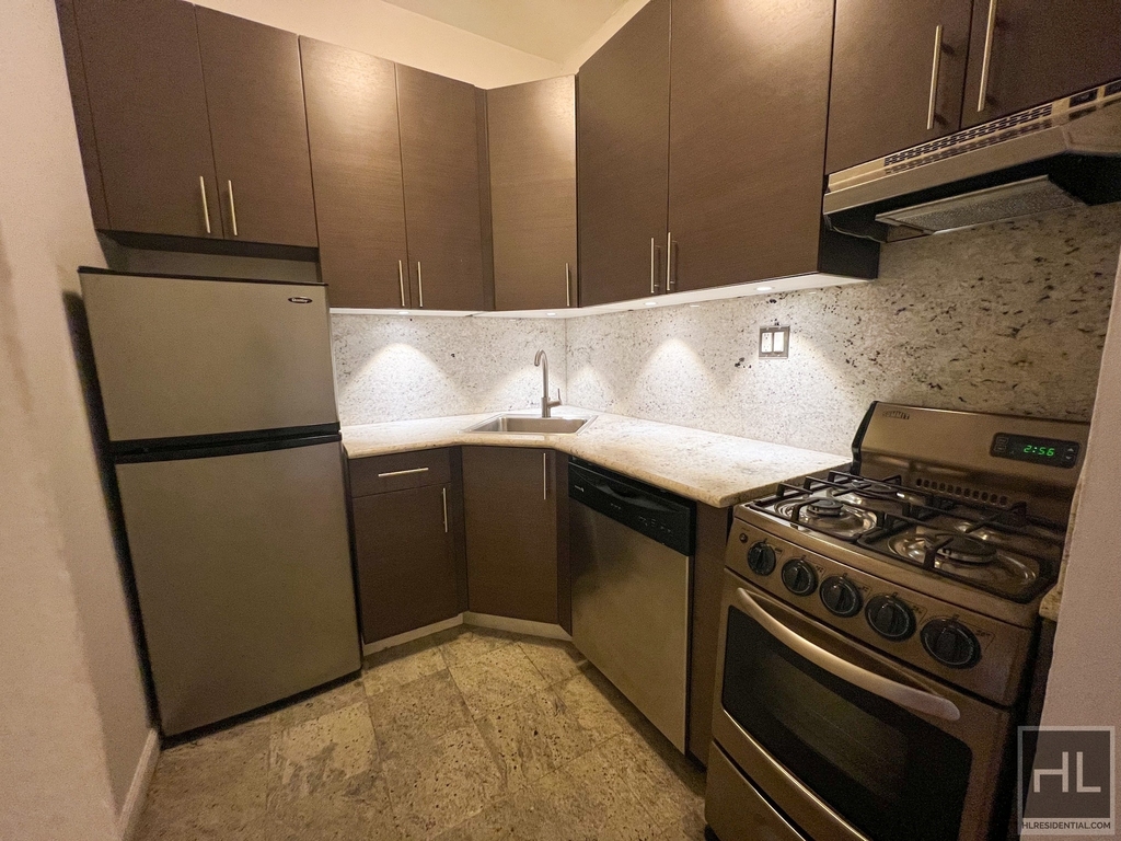 East 80th Street - Photo 1