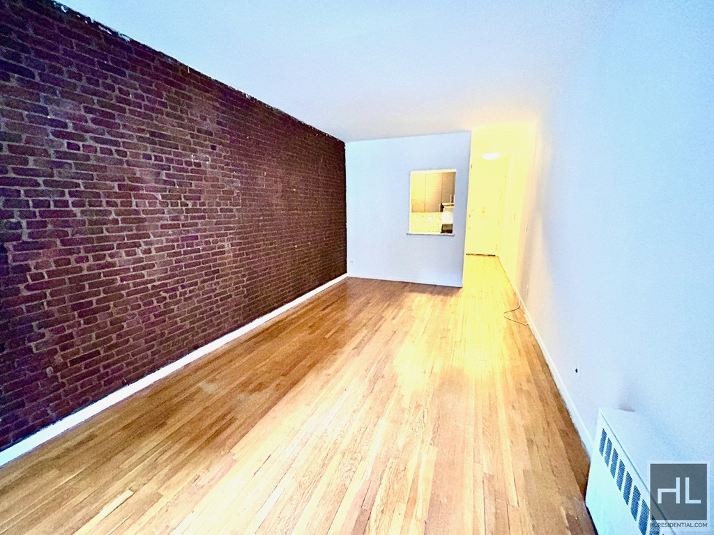 East 80th Street - Photo 3
