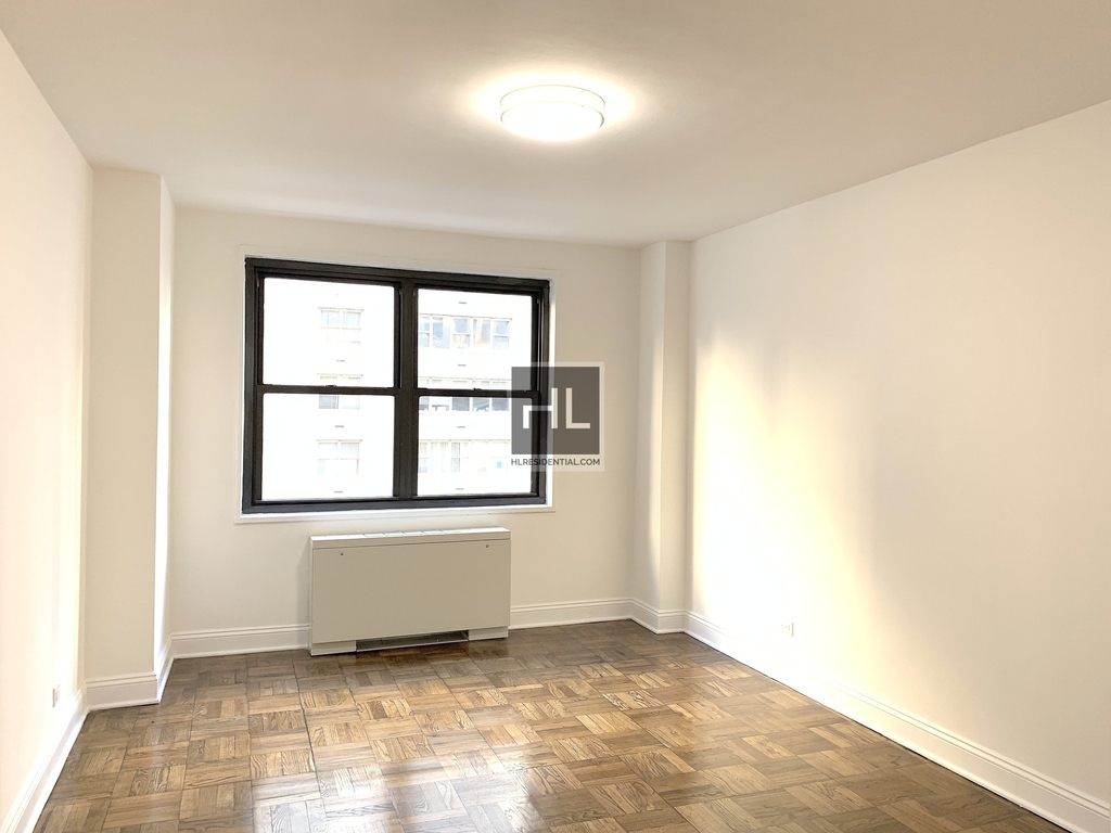5 Avenue - Photo 0