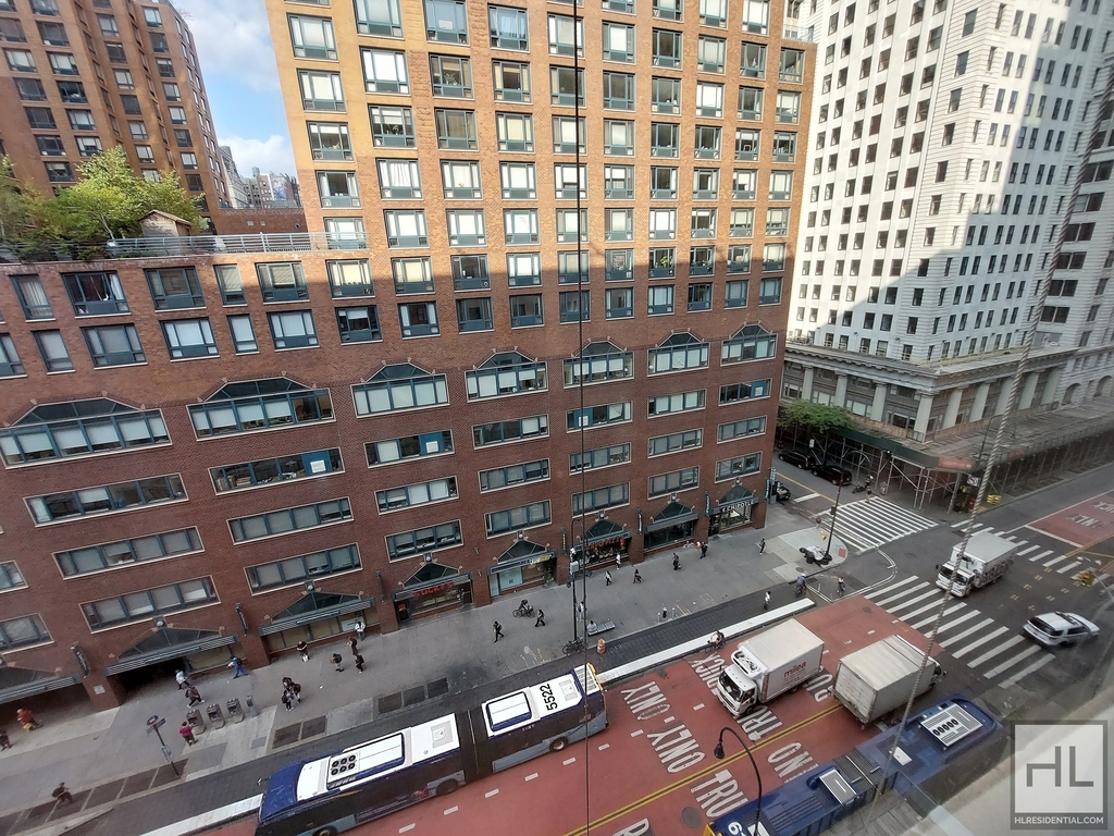 Fourth Avenue - Photo 4