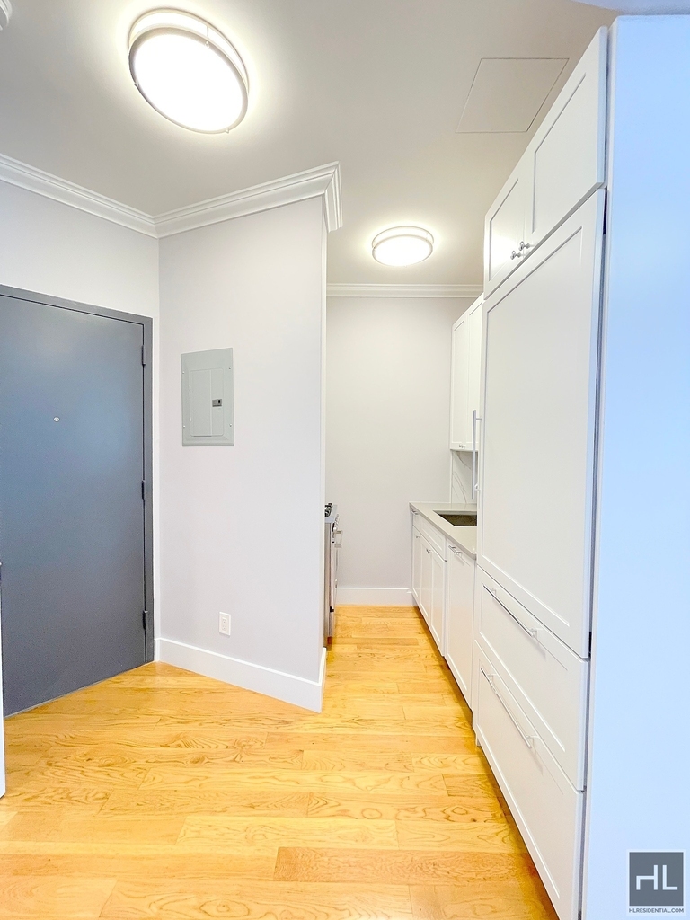 West 76 Street - Photo 2