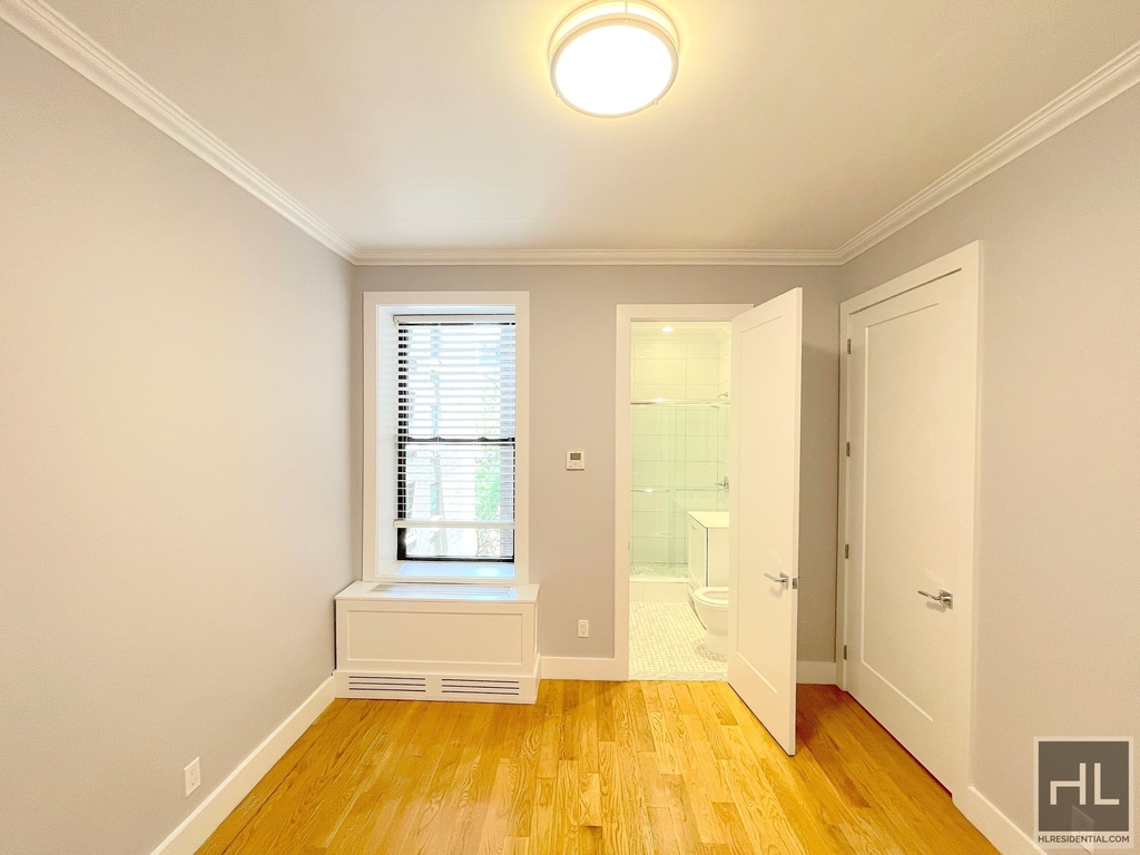West 76 Street - Photo 3