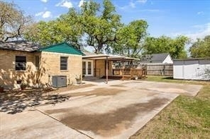 201 E 3rd Street - Photo 26