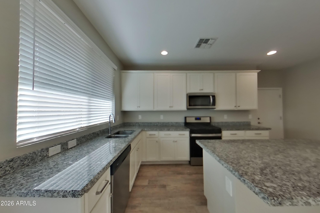 9310 E Strobe Avenue - Photo 4