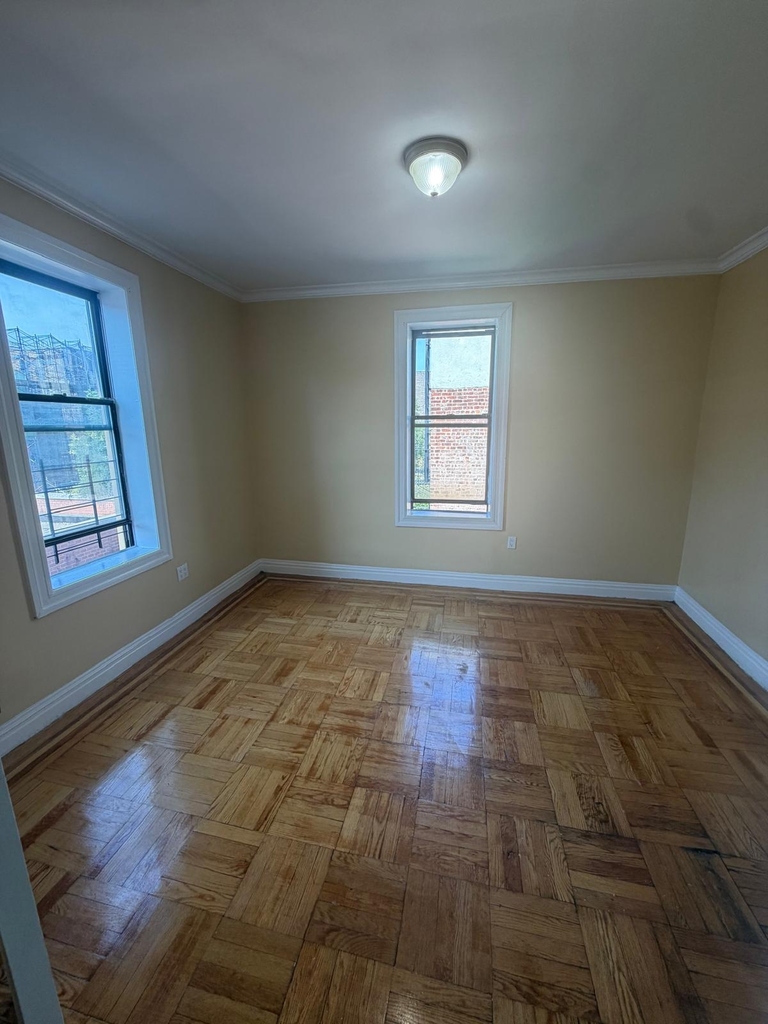 W 204th Street / Vermilyea Avenue - Photo 6
