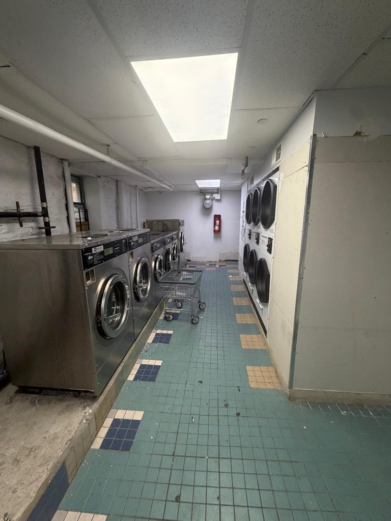 W 204th Street / Vermilyea Avenue - Photo 8